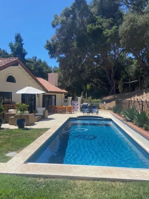 West Side 3BR/3BA - En suite layout, Pool&Hot Tub, nestled in oak covered hills! - Pool