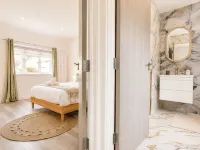 Perfect Booking Bright 3 Bed Home w Garden Sunroom - Wifi