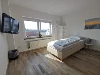 New accommodation directly adjacent to Kassel (up to 18 pers - Wifi