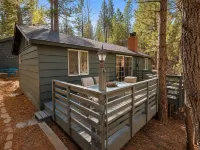 Dark Pine Retreat - parking