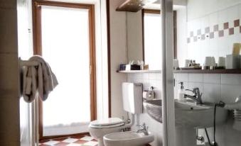 Le Samovar Guest House - Housity