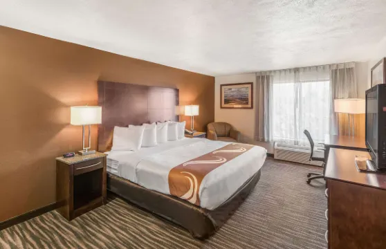 瓦拉瓦市中心凱藝套房酒店