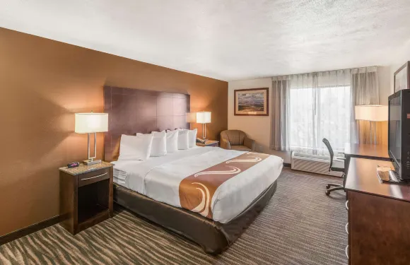 瓦拉瓦市中心凱藝套房酒店