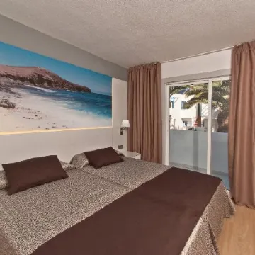 HL Paradise Island Отели рядом с достопримечательностью «Пляж Фламинго»