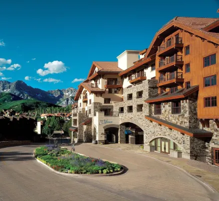 Madeline Hotel & Residences, Auberge Collection - parking
