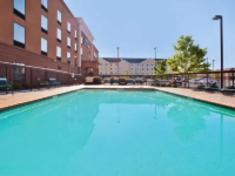 牛津-安妮斯頓歡朋套房酒店 牛津酒店