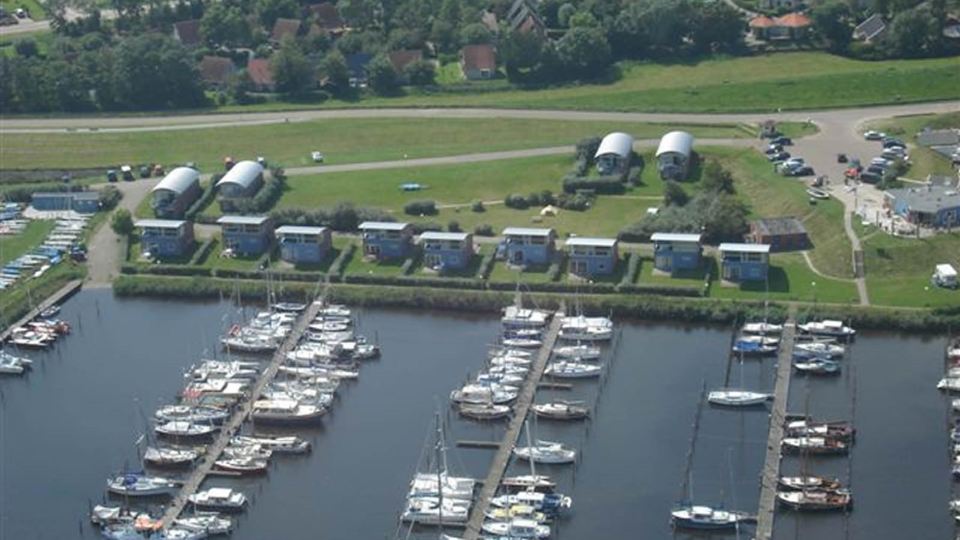 4 Pers House Cecil with Own Fishing Spot on a Dutch Chanel