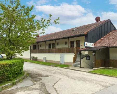 Am Hohen Bogen Hotels in Arrach