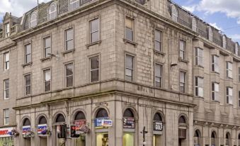 Heart of Aberdeen City Centre 3 Bedrooms Apartment