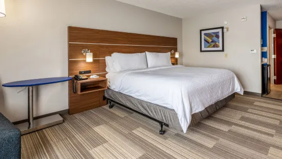 Holiday Inn Express & Suites Statesville