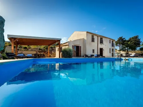 Villa in Sicily Near Guidaloca Bay