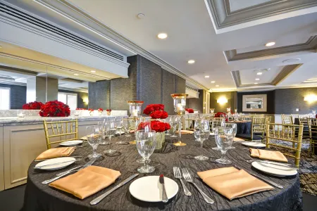 Hilton Checkers Los Angeles Отели рядом с достопримечательностью «USC Stevens Neuroimaging and Informatics Institute»