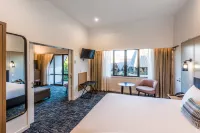 Chateau on The Park - Christchurch, A Doubletree by Hilton Hotels near Cutler Park