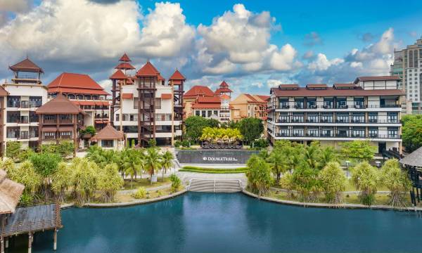 DoubleTree by Hilton Putrajaya Lakeside