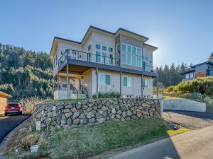 Neskowin South Beach Home