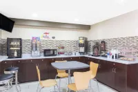 國家城市丘拉維斯塔速8飯店 納雄耐爾城住宿飯店