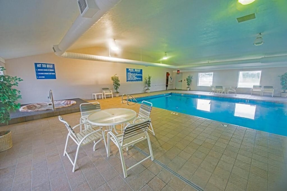 Boarders Inn & Suites by Cobblestone Hotels - Munising