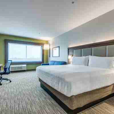 Holiday Inn Express & Suites Denton South Rooms