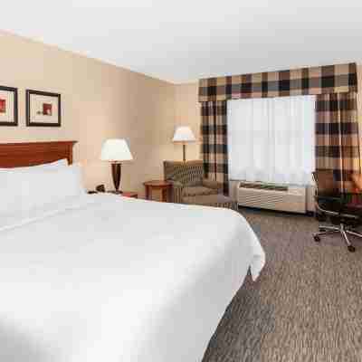 Holiday Inn Express & Suites Hampton South-Seabrook Rooms