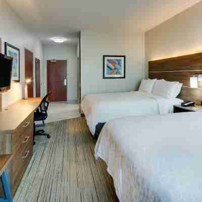 Holiday Inn Express & Suites Waxahachie Rooms