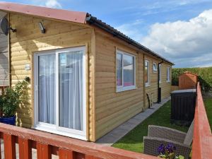 Lovely 2 Bed Chalet in Bridlington Free Electric