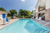 Howard Johnson by Wyndham Savannah GA - Ramah keluarga