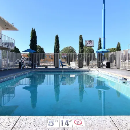 Motel 6 Carlsbad, NM