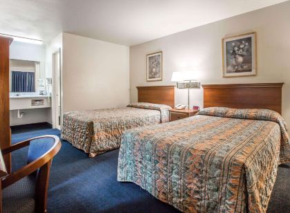 Econo Lodge Inn & Suites Near China Lake Naval Station