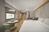 Holiday Inn Luzhou Longjian (Luzhou High Speed Railway Station)