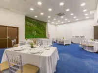 Bristol Guararapes Fortaleza Centro de Eventos Hotels near Coco