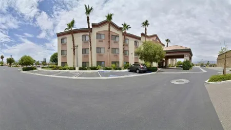 Comfort Suites Palm Desert I-10 Отели в г. Палм-Дезерт