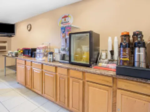 Super 8 by Wyndham Normal Bloomington Hotels in Normal