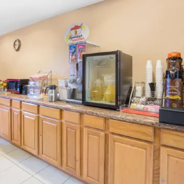 Super 8 by Wyndham Normal Bloomington