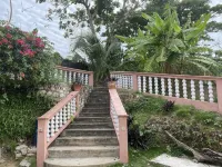 YanceyLargo- 4Br Villa Jacuzzi & Mountain Views by RedAwning