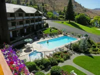 Lakeside Lodge and Suites - Pools