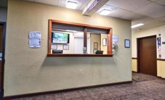 Katahdin Inn & Suites