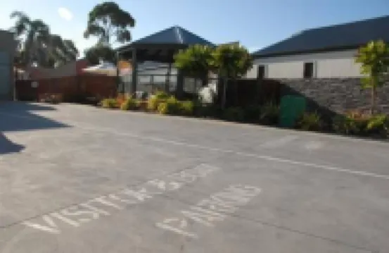 The Lakes Apartments