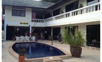 Peter Kamala Guesthouse Phuket