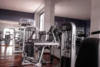 Oak Plaza Suites - Gym
