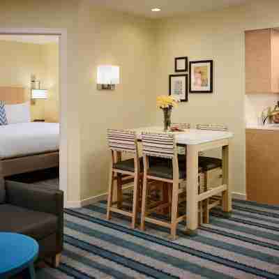 Sonesta ES Suites St. Louis Westport Rooms