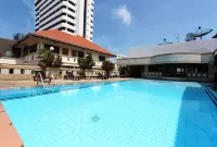 إيه إيه هوتل باتايا - مسبح على السطح