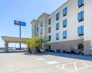 Comfort Inn and Suites Hotels near Lone Star Pentecostal Church