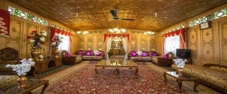 The Heritage Gemini Group of Houseboat