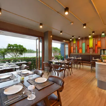 Amphawa Riverfront Hotel