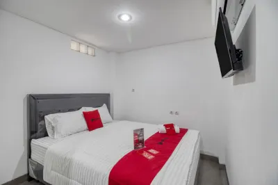 RedDoorz Syariah Near Galeria Mall Yogyakarta Hotels in Terban