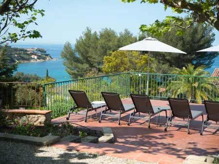 La Maison de l'Amiral Отели рядом с достопримечательностью «Mas de Pierredon - Camping Sanary-sur-Mer - CAMPASUN»