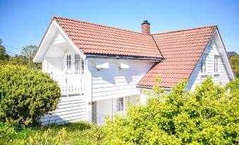 Nice Home in Valevåg with 4 Bedrooms and Wifi
