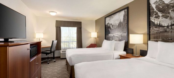 Super 8 by Wyndham Calgary Shawnessy Area Hotels in Calgary