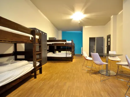 Five Elements Hostel Leipzig Отели рядом с достопримечательностью «Naschmarkt»