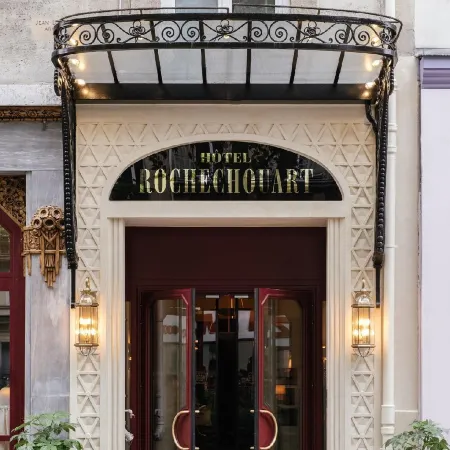 Hotel Rochechouart Отели рядом с достопримечательностью «Театр Ля-Сигаль»